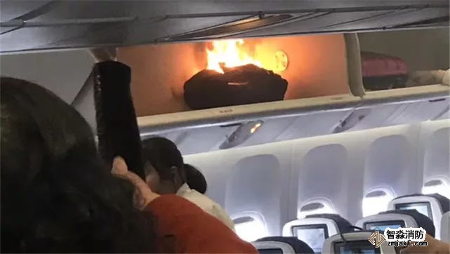 飞机上起火了